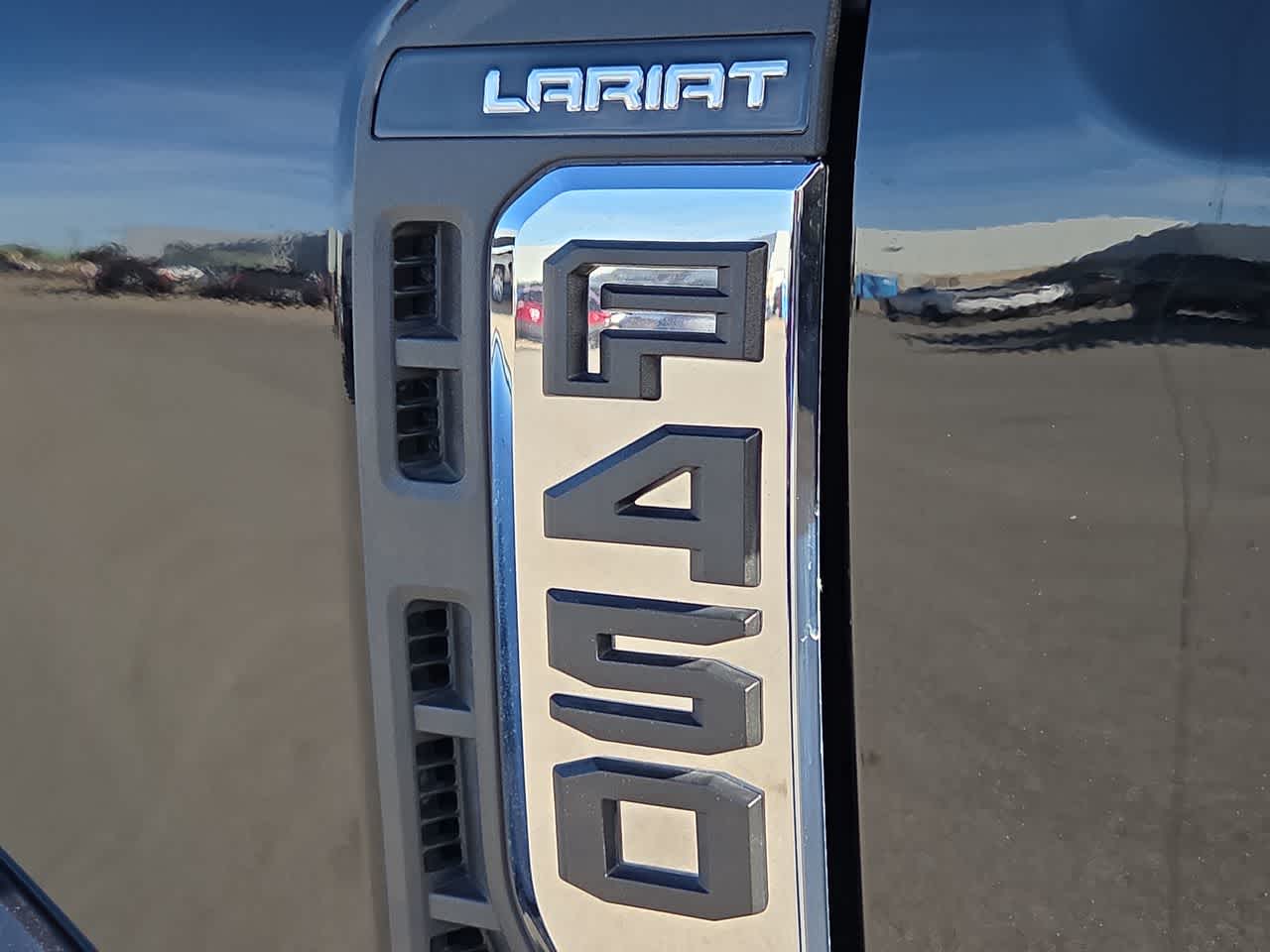2025 Ford Super Duty F-450 Pickup LARIAT