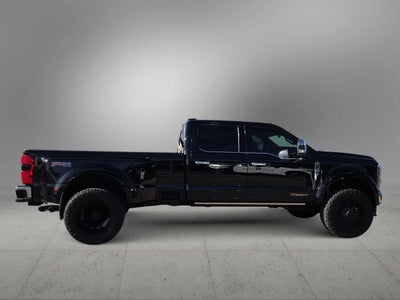 2025 Ford Super Duty F-450 Pickup LARIAT