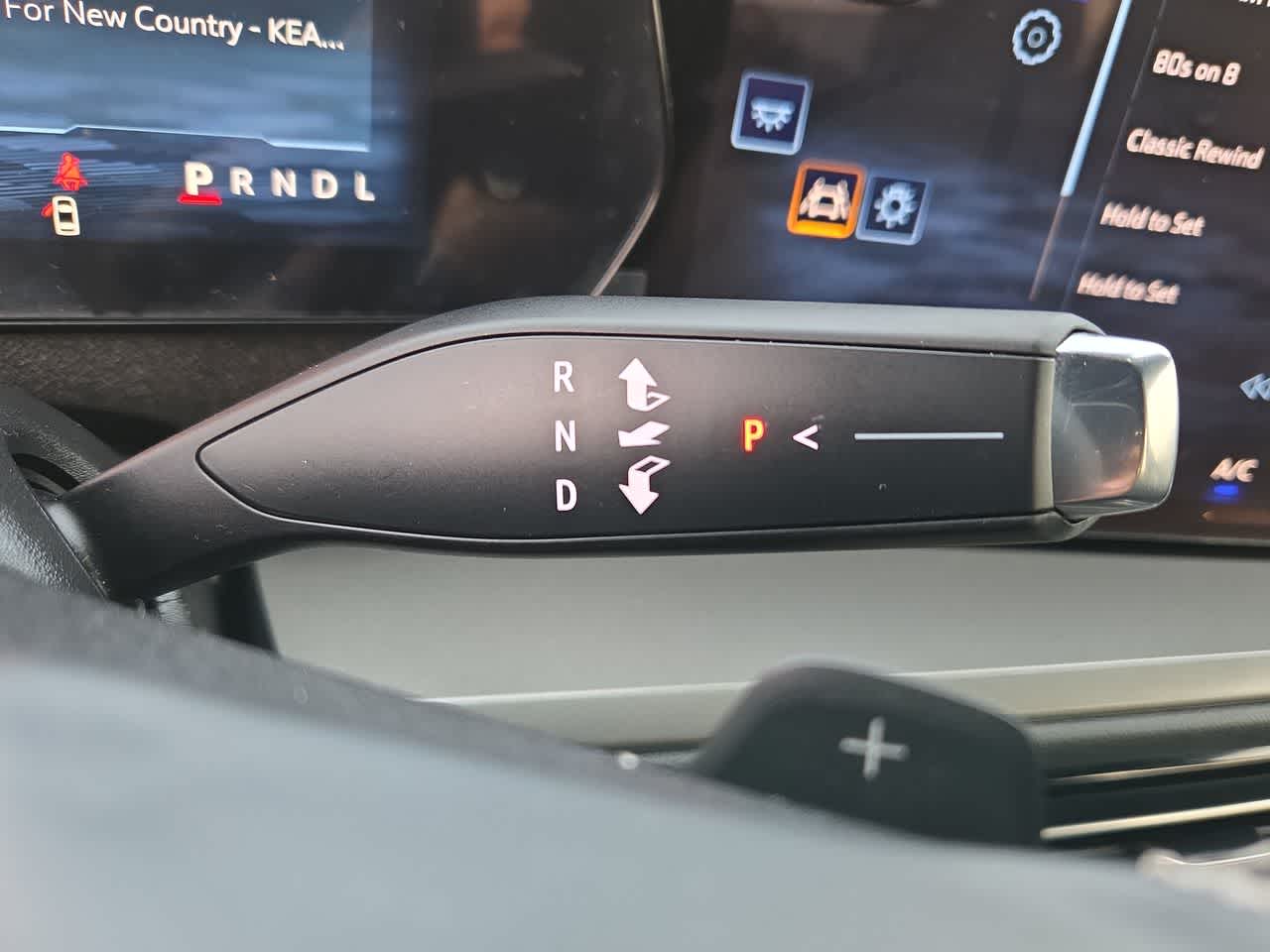 2025 Chevrolet Traverse FWD LT