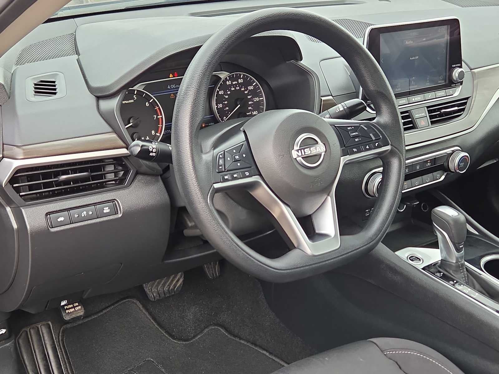 2024 Nissan Altima SV - Photo 10