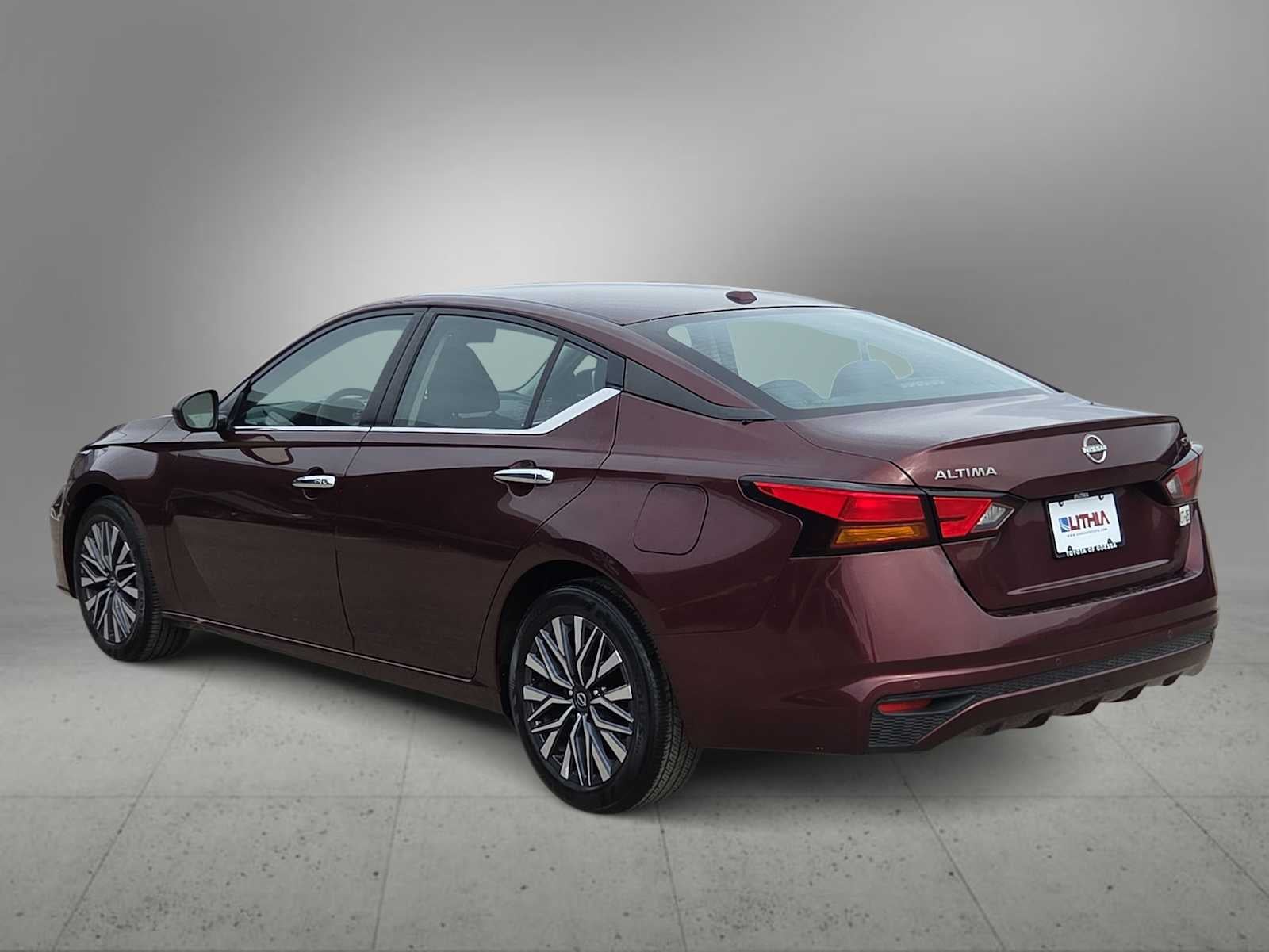 2024 Nissan Altima SV - Photo 6