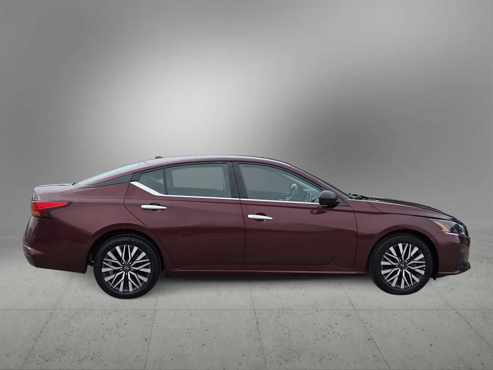 2024 Nissan Altima SV - Photo 9