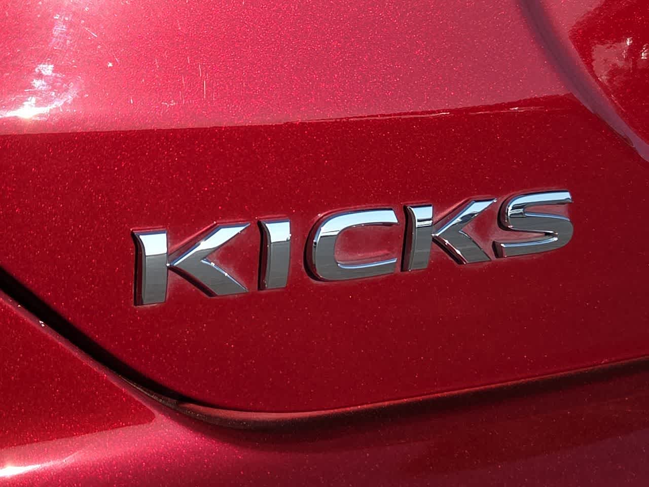 2023 Nissan Kicks SR