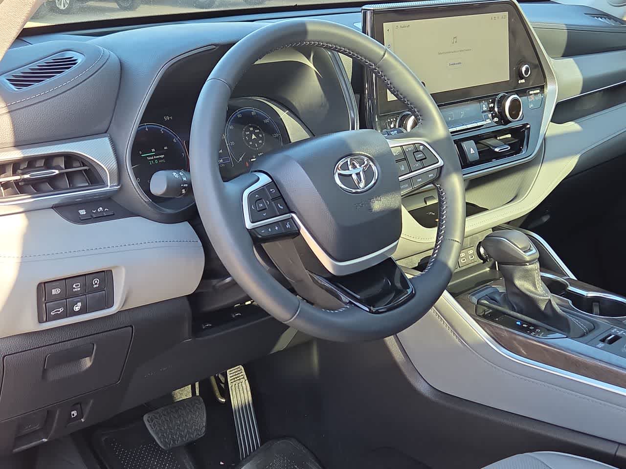 2025 Toyota Highlander Platinum