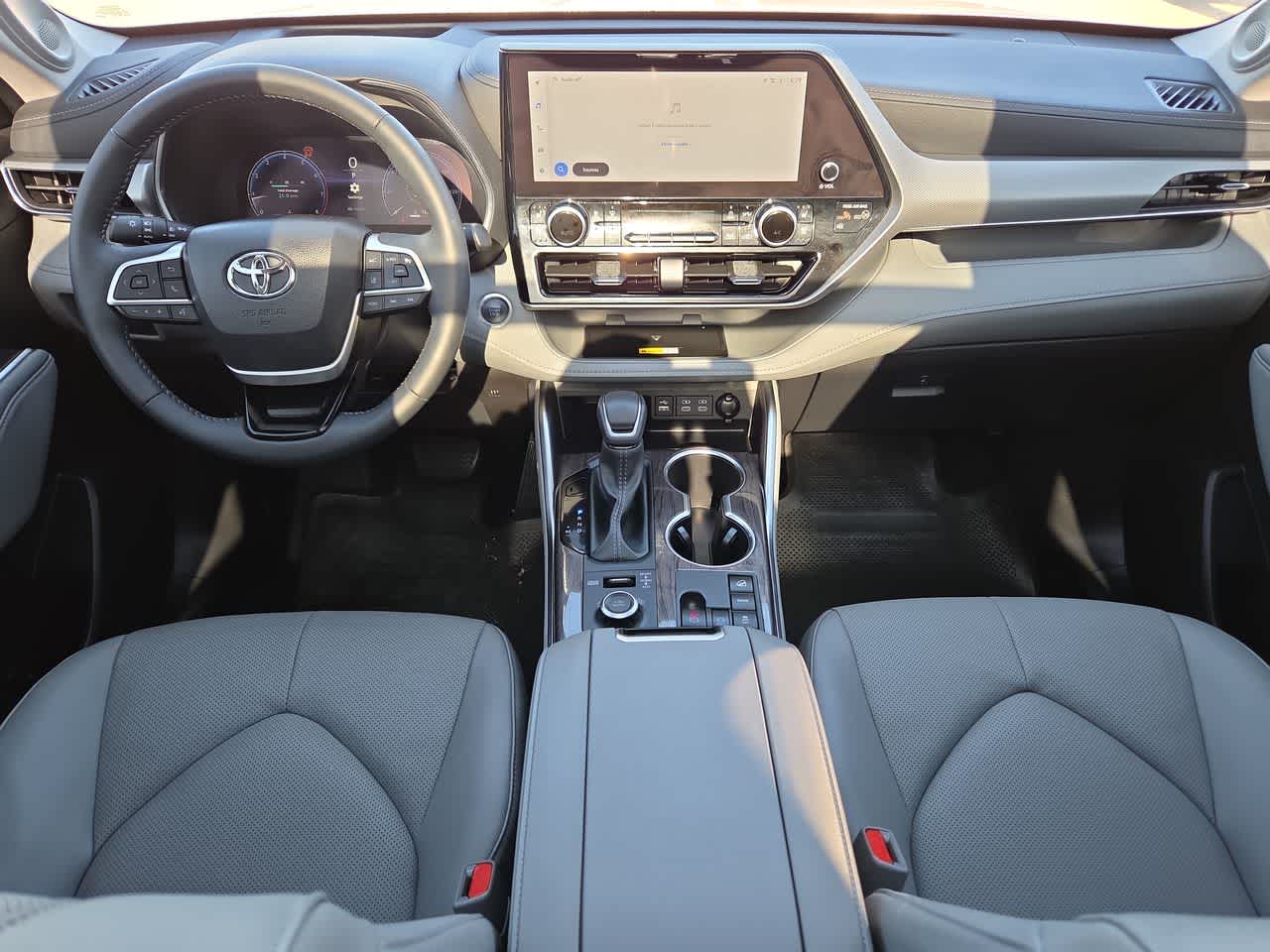 2025 Toyota Highlander Platinum