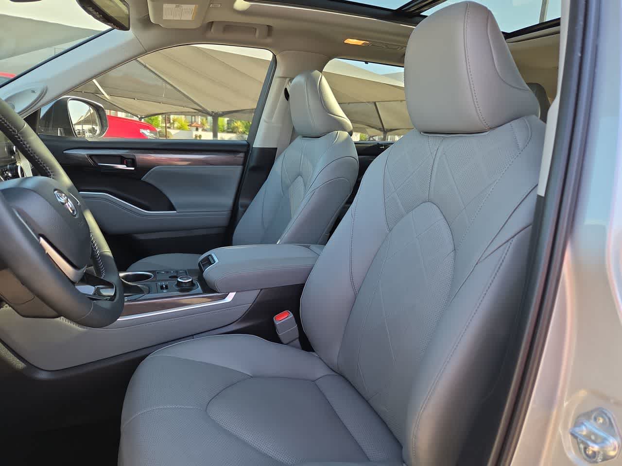 2025 Toyota Highlander Platinum