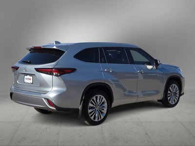 2025 Toyota Highlander Platinum