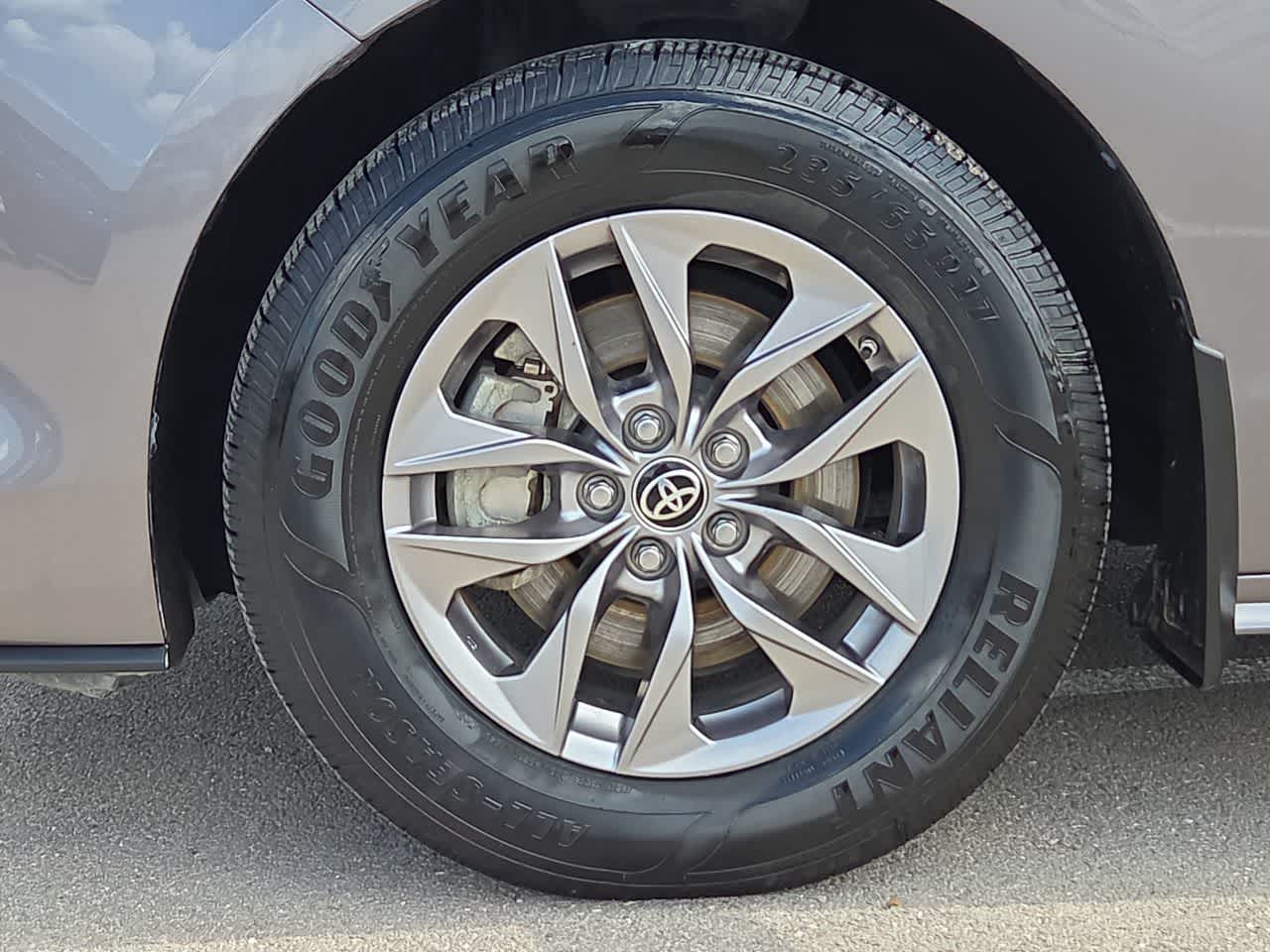 2023 Toyota Sienna LE