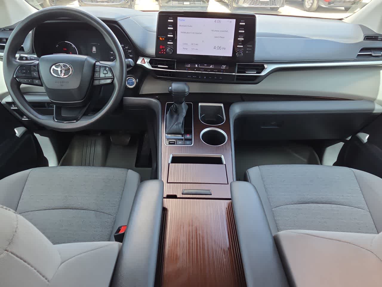 2023 Toyota Sienna LE