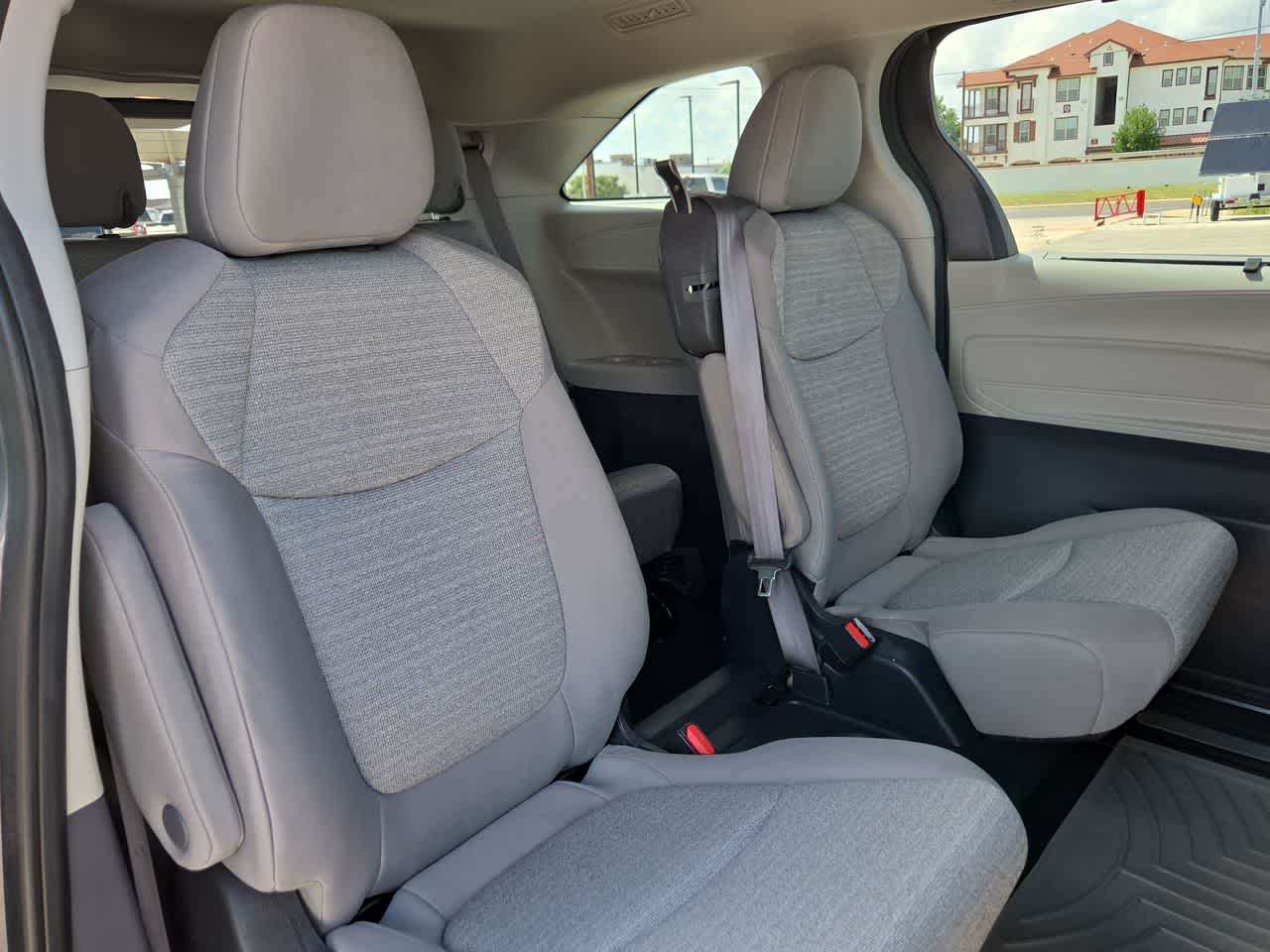 2023 Toyota Sienna LE
