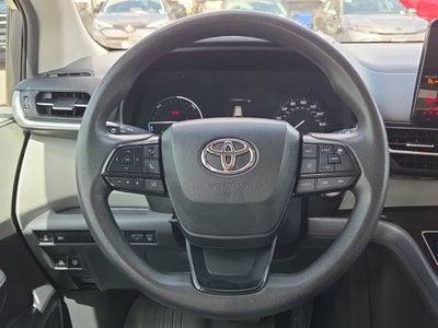 2023 Toyota Sienna LE