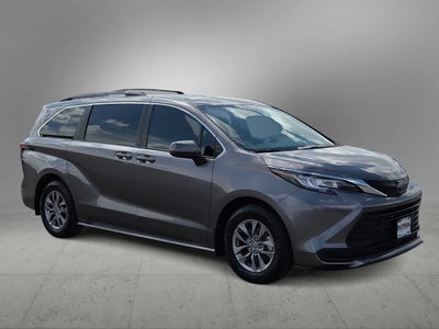 2023 Toyota Sienna LE