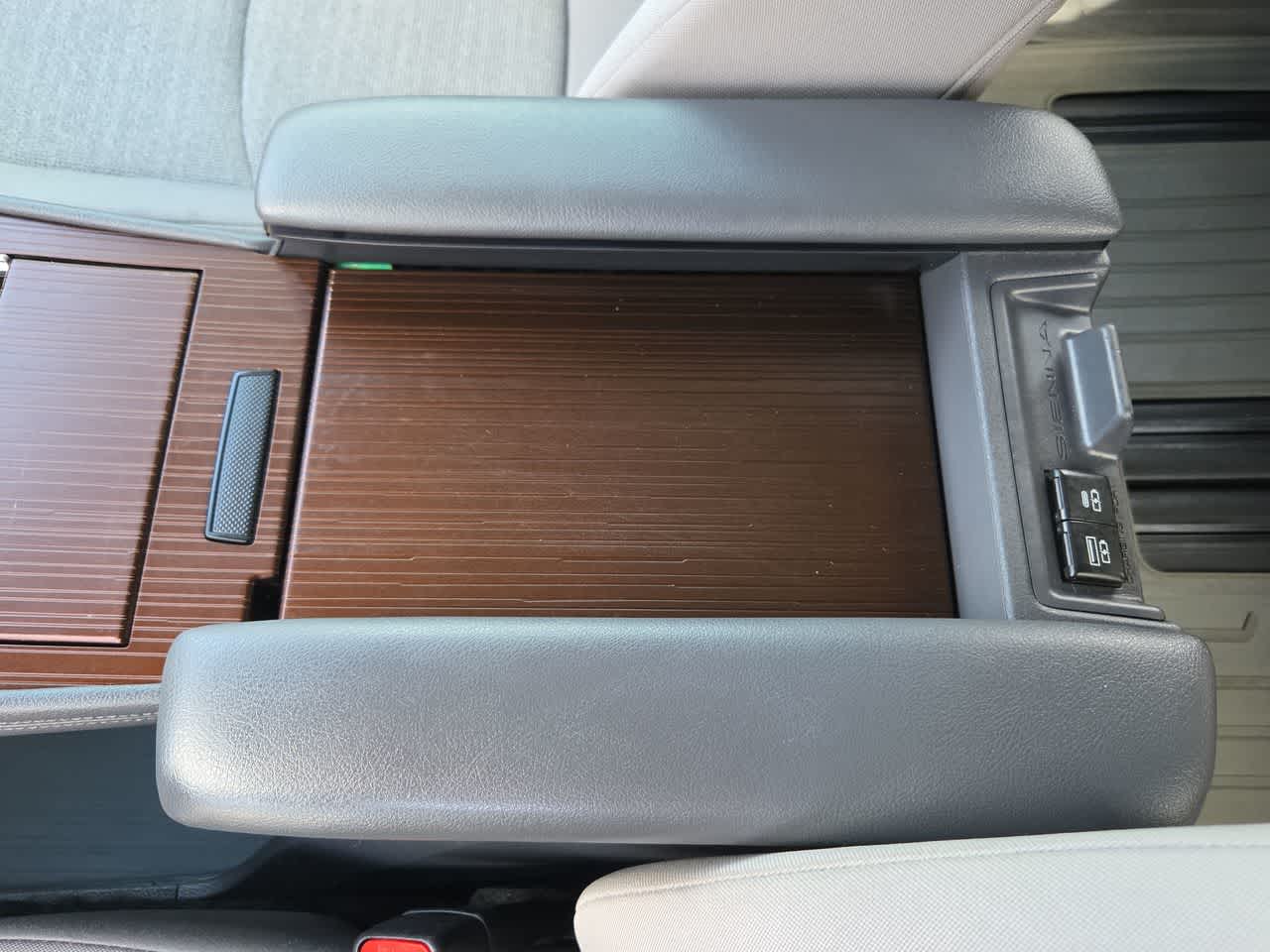 2023 Toyota Sienna LE