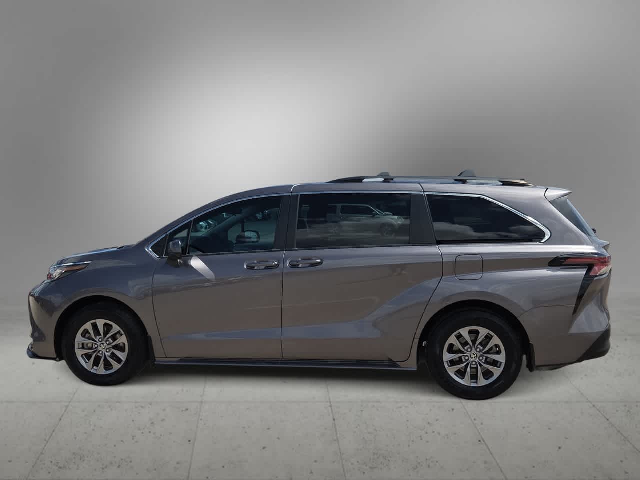 2023 Toyota Sienna LE