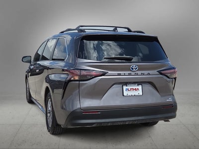 2023 Toyota Sienna LE
