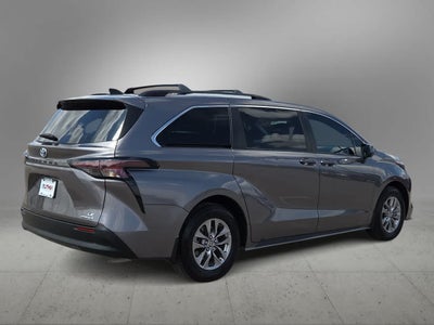 2023 Toyota Sienna LE