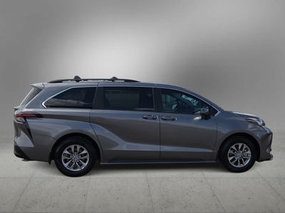 2023 Toyota Sienna LE